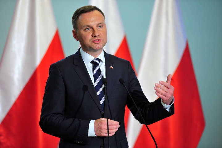 Президент Польши подписал один из раскритикованных законов