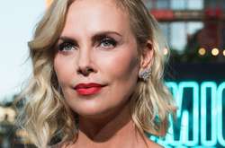 Шарлиз Терон призналась, что мать убила ее отца