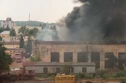 У Львові горить завод із виробництва інструментів