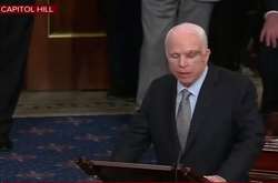 Повернення Маккейна у Сенаті зустрічали оваціями 