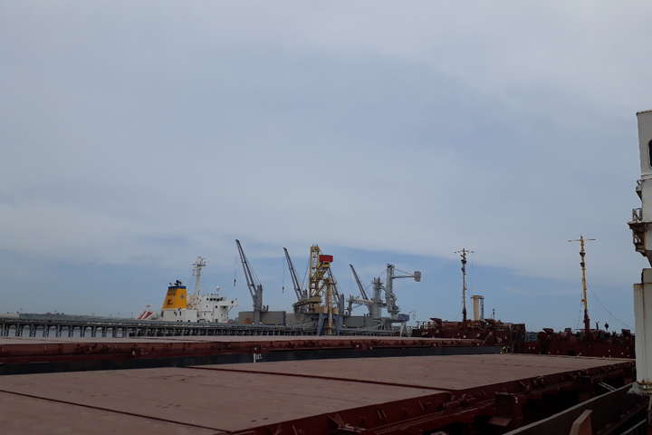 Україна виставила на аукціон арештоване російське судно