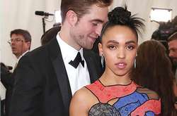 Роберт Паттинсон своеобразно подтвердил помолвку с Талией Барнетт