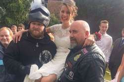 Британская школьница отпраздновала выпускной со 120 байкерами