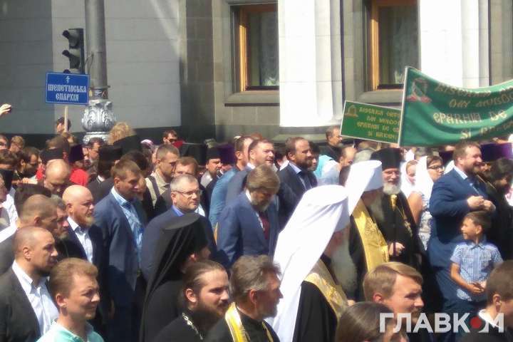 Хресний хід московської церкви очолили Новинський, Вілкул і Добкін