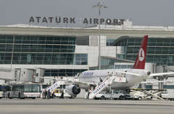 В турецькому аеропорту зіткнулися два літаки