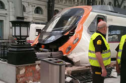 У Барселоні потяг врізався в перон