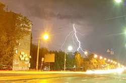 Соцсети «взорвали» фото грозы с молниями в Киеве