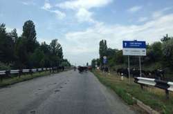 «Есть дороги только для коров»: министр Омелян провел мини-инспекцию