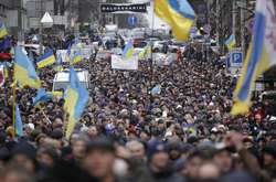 Переважна більшість українців назвали політичну ситуацію в країні напруженою