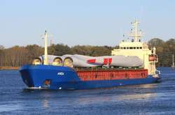 Біля берегів окупованого Криму перекинулось судно