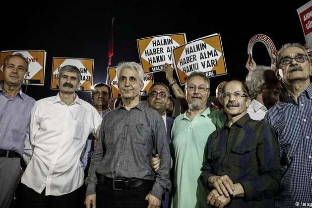 У Туреччині відпустили на волю сімох опозиційних журналістів