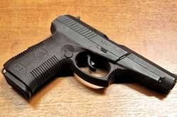 Поряд із тілом Міхая Ларі було знайдено пістолет