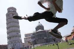 Креативные и смешные фото с Пизанской башней