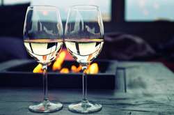 Ученые рассказали, почему мы стали больше пить и есть