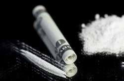 Чоловік проковтнув кілограм кокаїну, щоб перевезти його через кордон