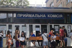 Вступна кампанія: сьогодні продовжено роботу приймальних комісій вишів