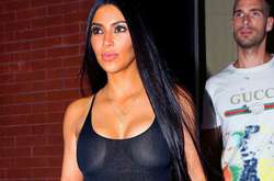 Огромные шорты и прозрачная майка: Ким Кардашьян вновь оголилась на публике