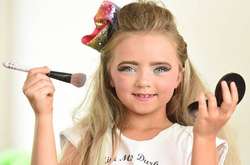 В Британии мама делает из семилетней дочки звезду с помощью автозагара и макияжа