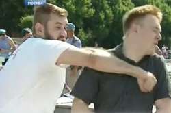 У Росії відкрили справу після побиття журналіста в прямому ефірі до дня ВДВ