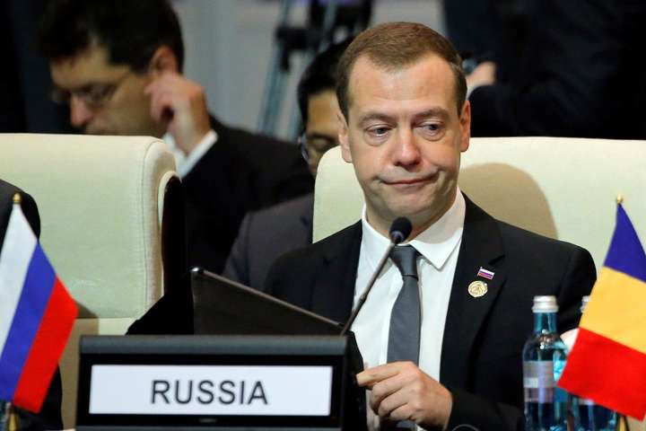 Медведєв вважає нові санкції США «торговою війною» з Росією