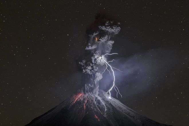 Уникальное фото молнии стало победителем конкурса National Geographic