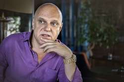 Ведучого Вересня звільнили через вилиту воду на політолога в прямому ефірі