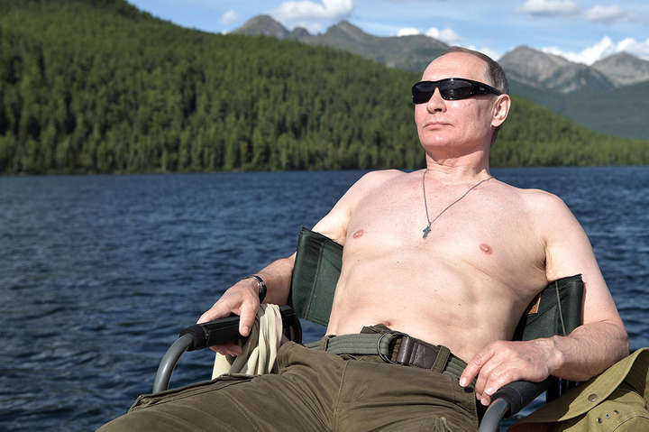 64-річний Путін знову публічно оголився