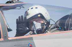 Порошенко політав на винищувачі (оновлено). Фото та відео