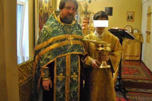 У Білорусі затримали російського священника у притоні з проститутками. Його підозрюють у сутенерстві