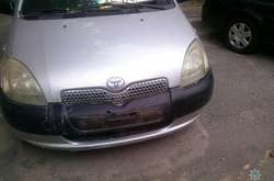 У столиці п’яна іменинниця розбила три авто і знесла два бордюри