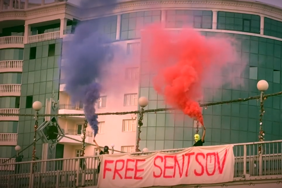 Участниц Pussy Riot задержали после акции в поддержку Сенцова