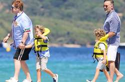 Элтон Джон отвез мужа и детей в Сен-Тропе