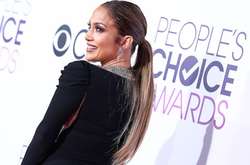 Как две сестрички: Дженнифер Лопес опубликовала селфи с мамой