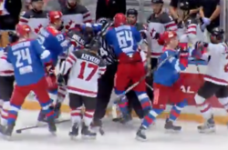 Российские хоккеисты устроили драку в Сочи: появилось видео 