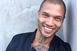 «Самый красивый преступник» отдыхает с новой девушкой на Барбадосе