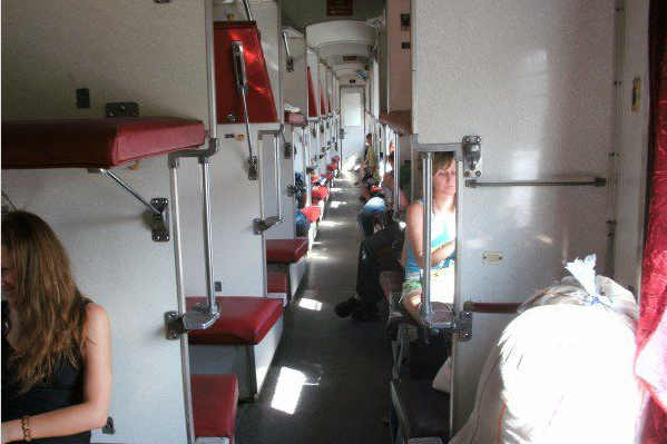 «Укрзалізниця» розриває контракти та звільняє людей після скандалу з непрацюючим кондиціонером у поїзді Херсон-Київ