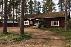  Будиночок мисливського клубу, де проживали українці 