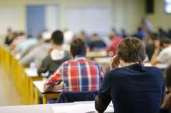 Латвия запретила сдавать школьные экзамены на русском 