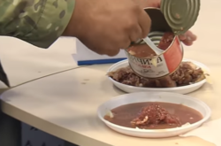 Бойцы ВСУ пожаловались на подозрительную тушенку