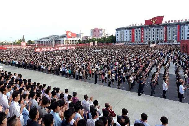 Влада КНДР організувала в Пхеньяні багатотисячний мітинг проти санкцій ООН