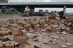 В США разлетевшиеся коробки с пиццей парализовали шоссе