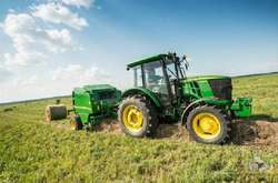 На Харківщині громадянин Німеччини потрапив під колесами трактора в полі