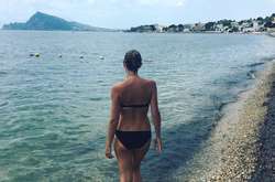 Осадчая показала шикарную фигуру на отдыхе в Испании