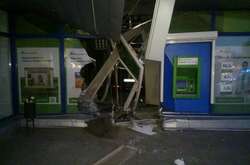 У Харкові автомобіль з розгону в'їхав у будівлю банку