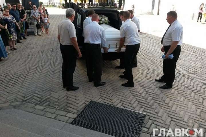Бережную похоронили на киевском кладбище для VIPов