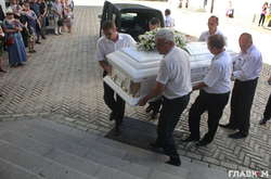 Бережную похоронили в свадебном наряде