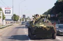 «Парадные» БТРы проехались по Киеву