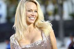 Вот это фигура: 50-летняя Памела Андерсон отдыхает на юге Франции