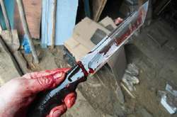 У Харківській області чоловік вдарив себе ножем у серце 