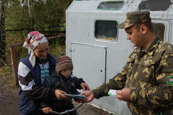 В Білорусі проживають близько 20 тисяч переселенців з окупованого Донбасу, - дипломат